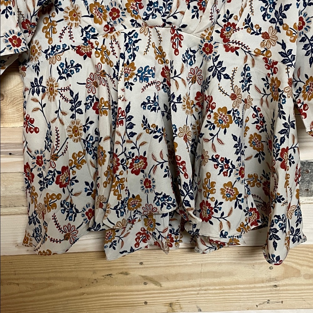 Hayden size L Multicolor Floral Flutter Sleeve Lightweight Chinch Waist Blouse - Picture 5 of 8